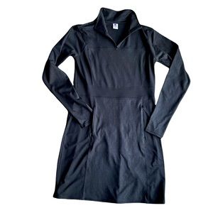 Long black sleeve dress with pockets